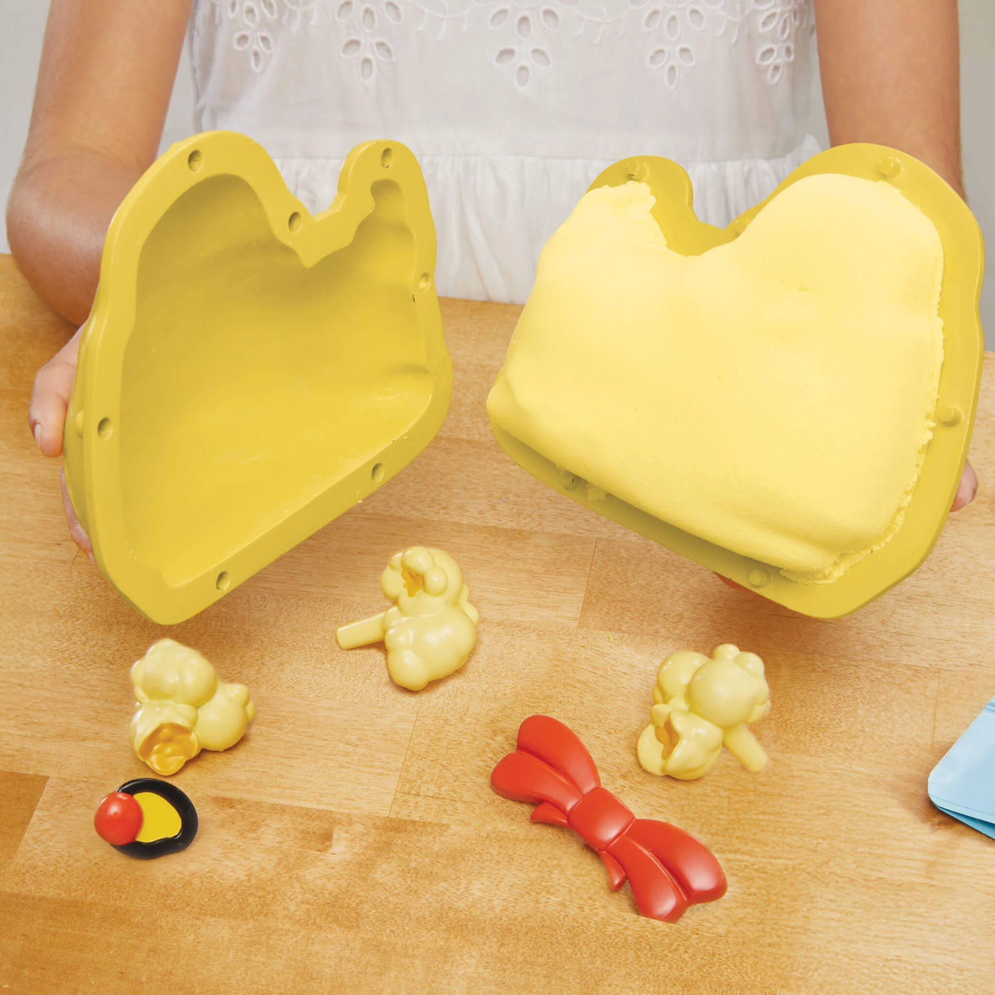 Creative Chefs⢠Bluey⢠- Duck Cake Kit - Image 5