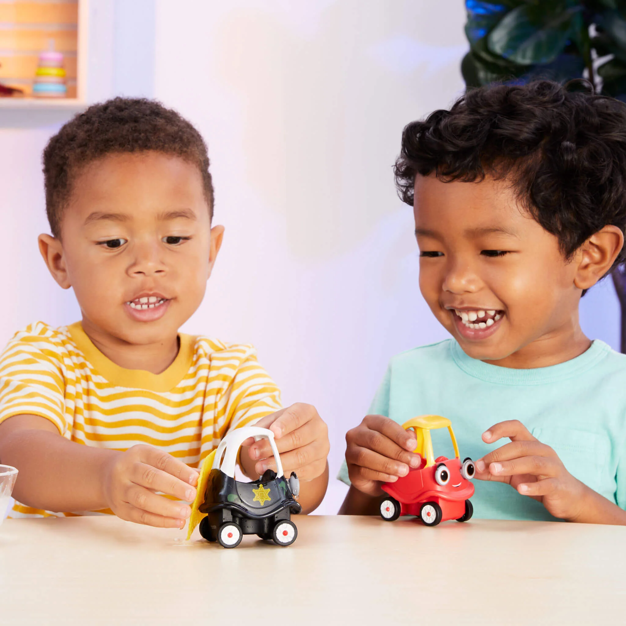 Let’s Go Cozy Coupe™ 2pk Color Change Vehicles - Image 2